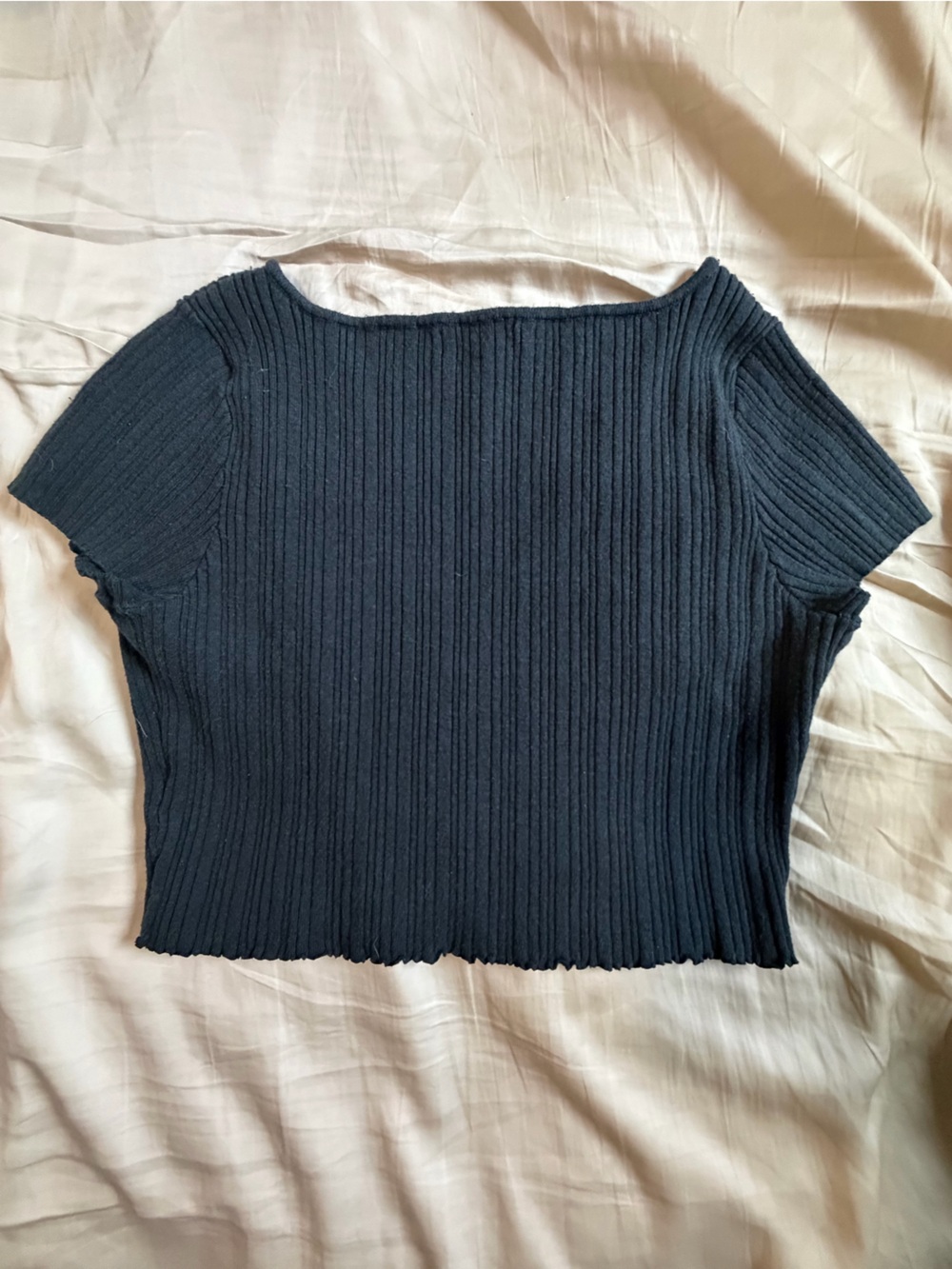 Black Ribbed Button-Front Crop Top - Picture 2 of 3